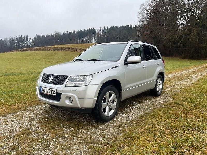 Silber Gebraucht 2010 Suzuki Grand Vitara Comfort SUV | 9.000 € (Fairer Preis) - Bild 1/3