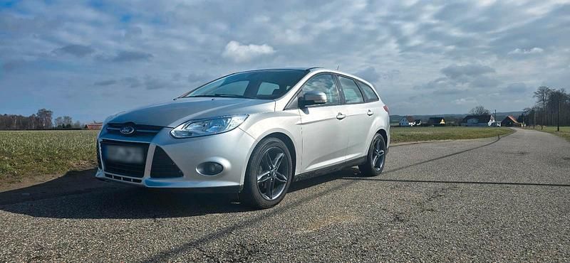 Gebraucht Ford Focus 115 PS (84 kW) 2013 Silber Kombi