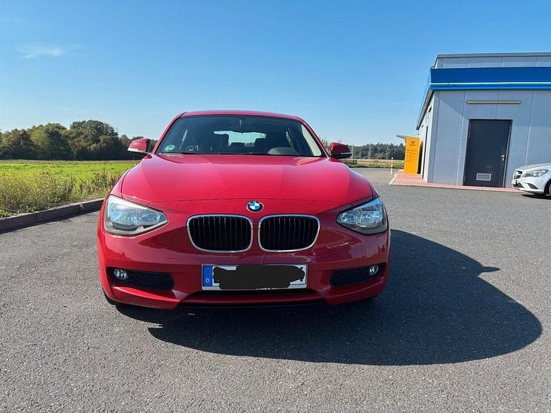 Rot Gebraucht 2013 BMW 114 Kleinwagen | 8.200 € (Fairer Preis) - Bild 1/4