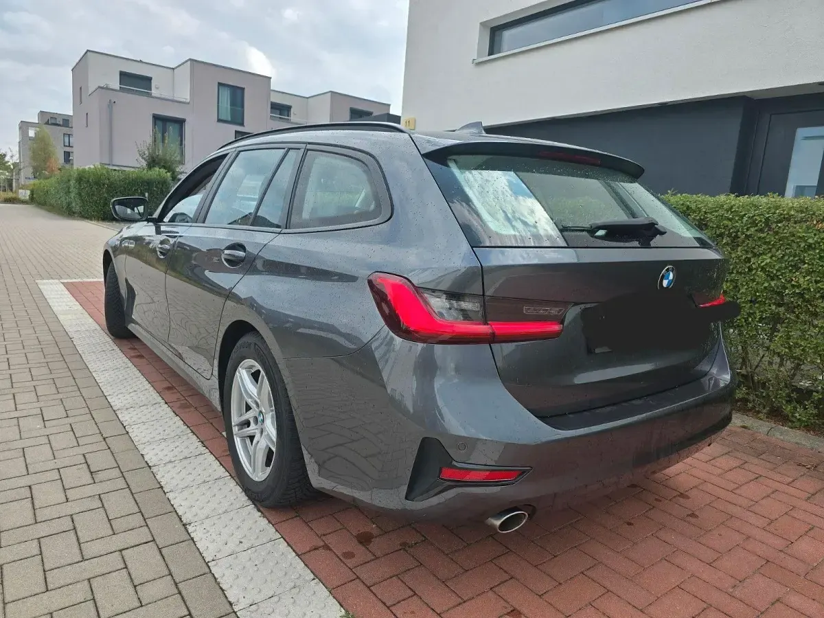 Gebraucht BMW 318 150 PS (110 kW) 2020 Grau Kombi