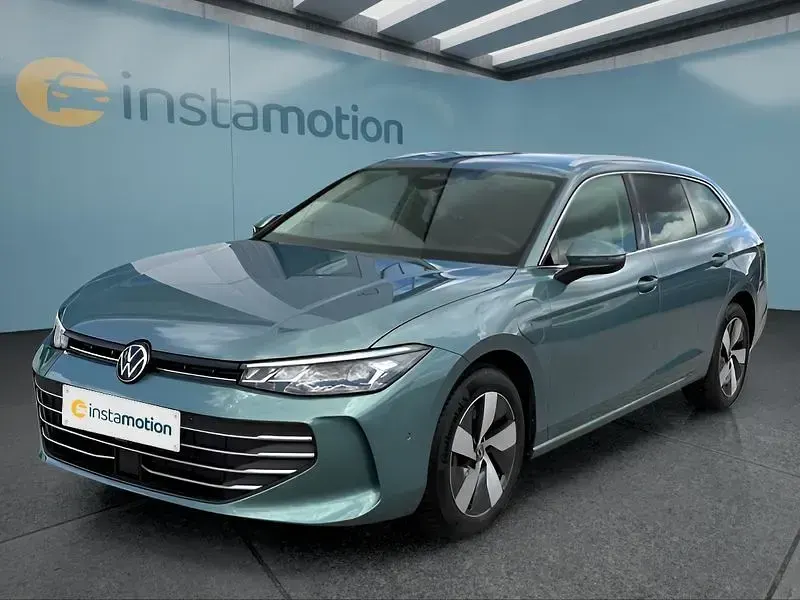 Gebraucht VW Passat 204 PS (150 kW) 2025 Grün Kombi