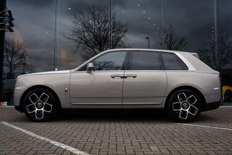 Gebraucht Rolls Royce Cullinan 571 PS (419 kW) 2024 Silber SUV