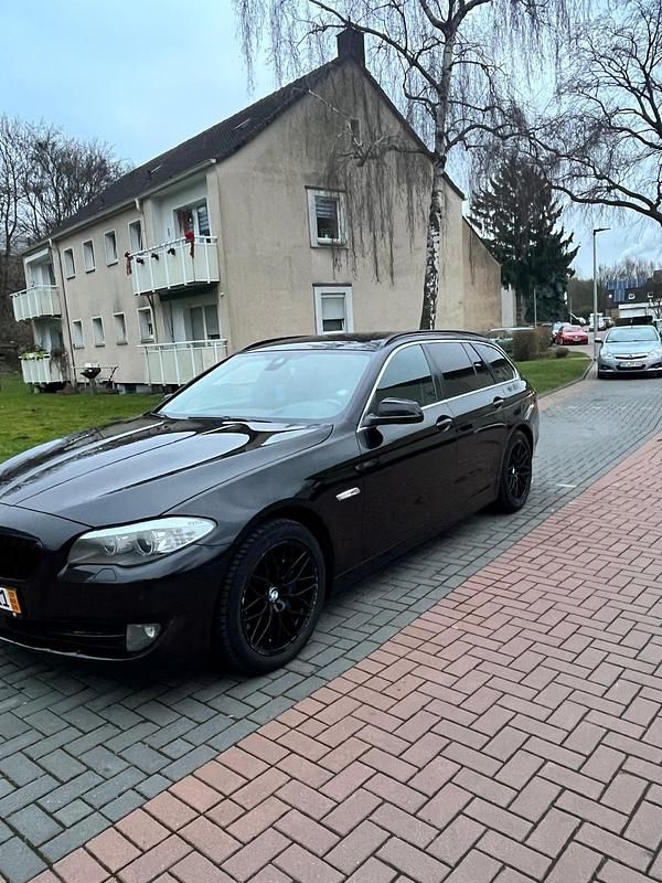 Gebraucht BMW 530 258 PS (189 kW) 2013 Schwarz Kombi