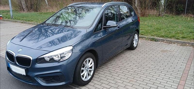 Grau Gebraucht 2015 BMW 218 Active Tourer Van / Kleinbus | 7.500 € (Guter Preis) - Bild 1/4