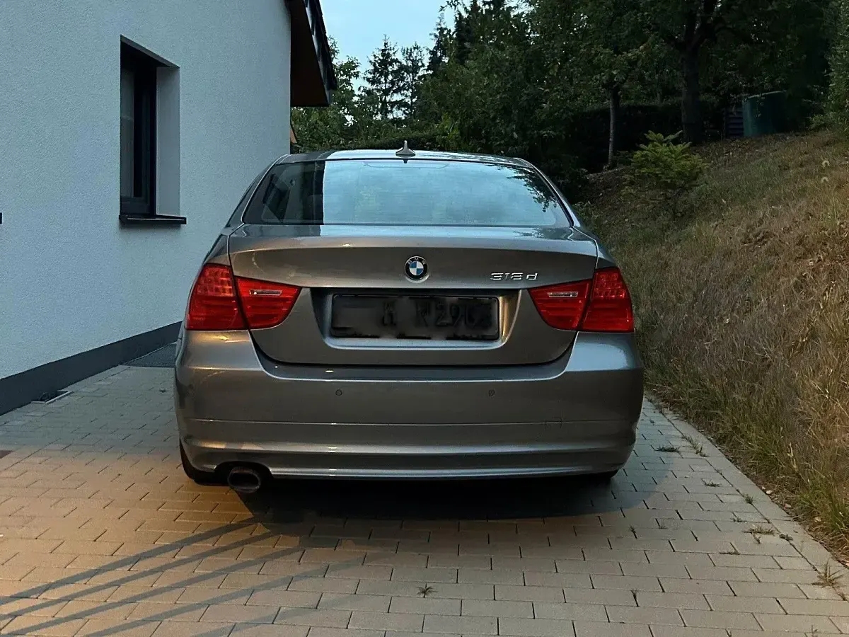 Gebraucht BMW 318 143 PS (105 kW) 2011 Grau Limousine