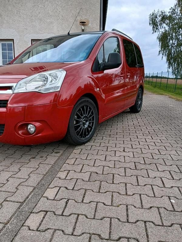 Rot Gebraucht 2010 Citroën Berlingo Van / Kleinbus | 10.000 € - Bild 1/4