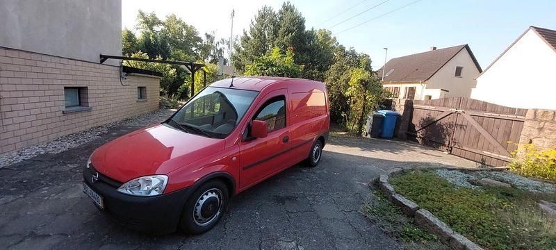Rot Gebraucht 2010 Opel Combo Van / Kleinbus | 5.500 € (Teuer) - Bild 1/4