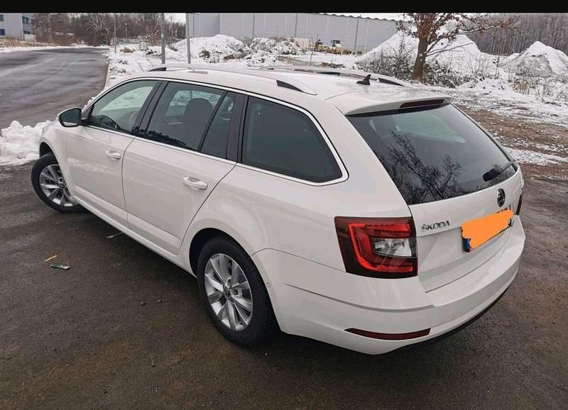 Weiß Gebraucht 2019 Skoda Octavia G-TEC Style Kombi | 15.999 € (Fairer Preis) - Bild 1/4