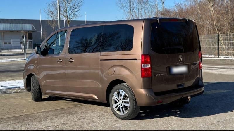 Gebraucht Peugeot Traveller 180 PS (132 kW) 2018 Braun Van / Kleinbus
