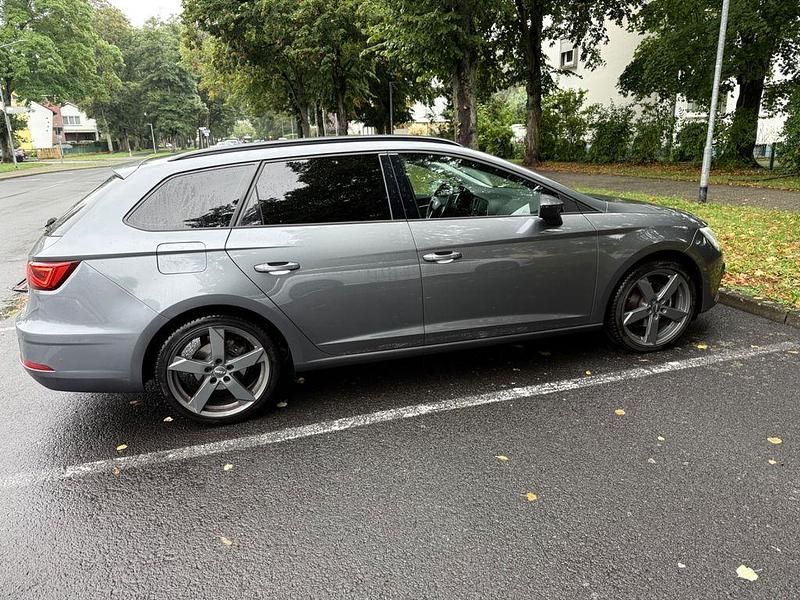 Grau Gebraucht 2018 Seat Leon ST FR Kombi | 14.000 € (Fairer Preis) - Bild 1/4