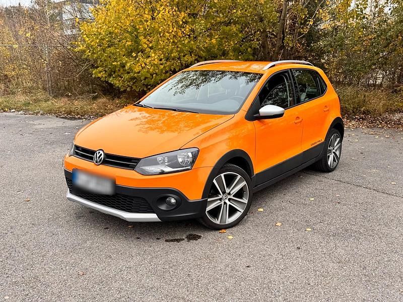 Orange Gebraucht 2010 VW Polo Cross Kleinwagen | 7.100 € (Etwas zu teuer) - Bild 1/4