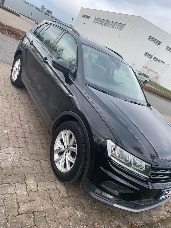 Schwarz Gebraucht 2018 VW Tiguan Highline SUV | 16.000 € (Superpreis) - Bild 1/4
