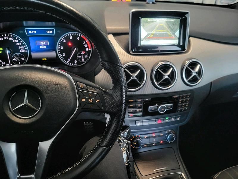 Gebraucht Mercedes B180 122 PS (89 kW) 2014 Silber Van / Kleinbus