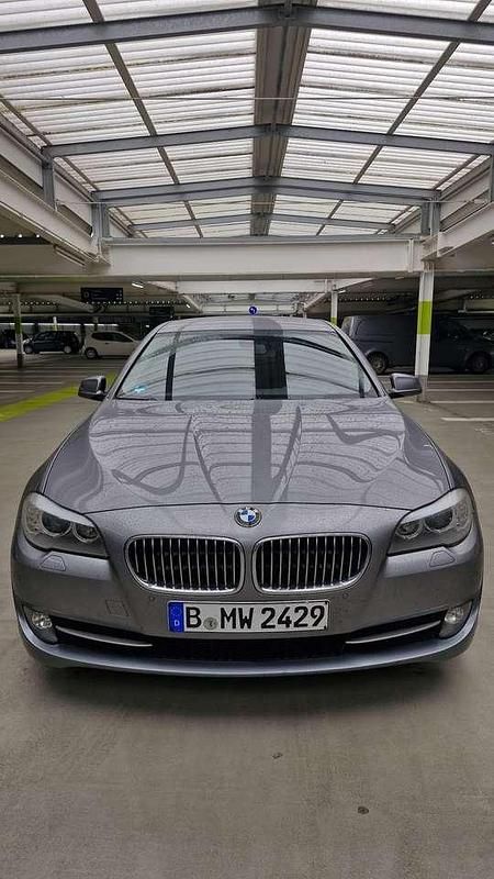 Silber Gebraucht 2013 BMW 520 Limousine | 10.000 € (Superpreis) - Bild 1/4