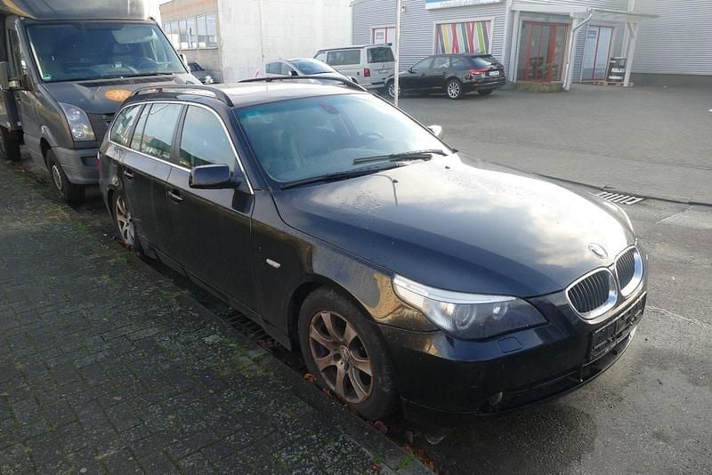 Gebraucht BMW 525 177 PS (130 kW) 2004 Schwarz Kombi