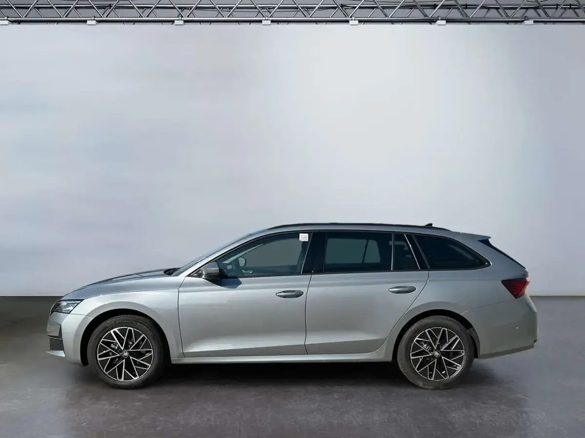 Neu Skoda Octavia 150 PS (110 kW) 2026 Silber Kombi