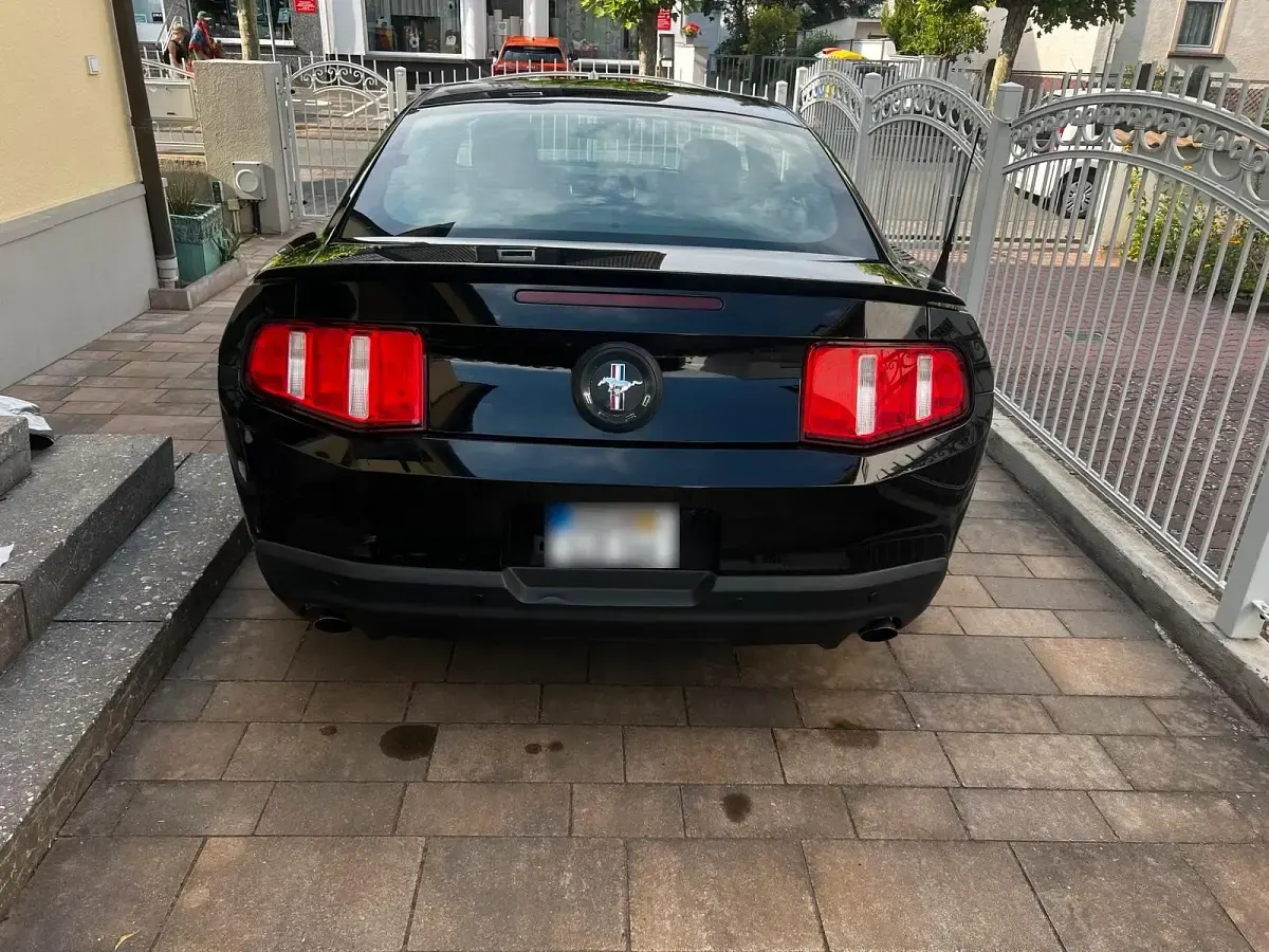 Gebraucht Ford Mustang 214 PS (157 kW) 2010 Schwarz Coupé