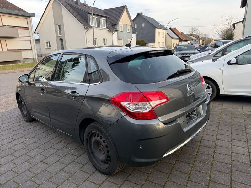 Gebraucht Citroën C4 SELECTION 114 PS (83 kW) 2013 Grau Limousine