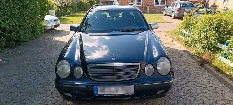 Schwarz Gebraucht 2003 Mercedes E220 Elegance Kombi | 2.700 € (Guter Preis) - Bild 1/4