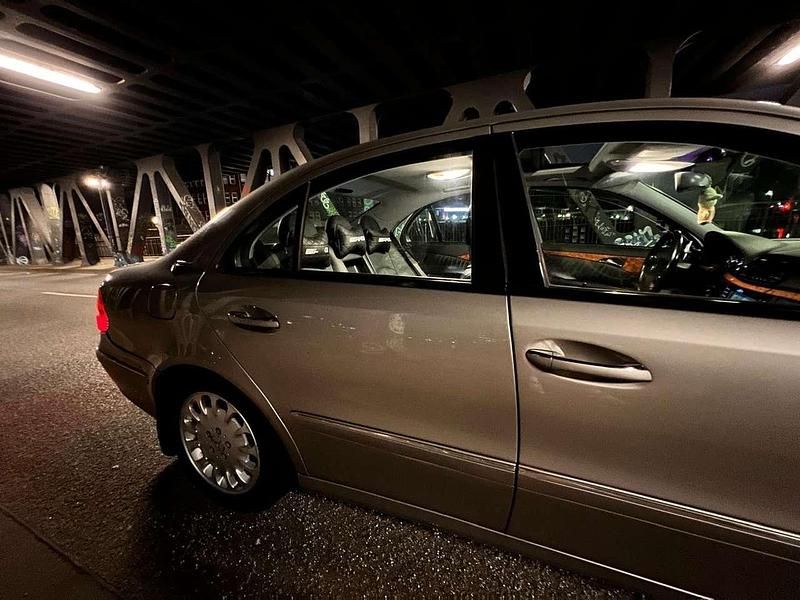 Gebraucht Mercedes E220 Elegance 150 PS (110 kW) 2005 Limousine