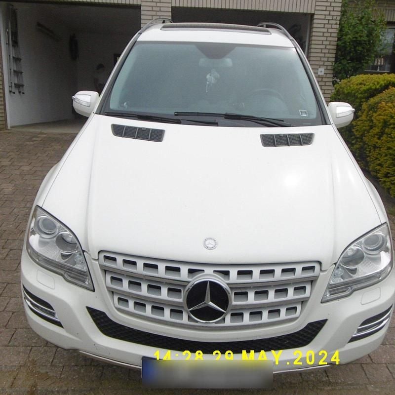 Weiß Gebraucht 2010 Mercedes ML350 AMG SUV | 19.900 € - Bild 1/4