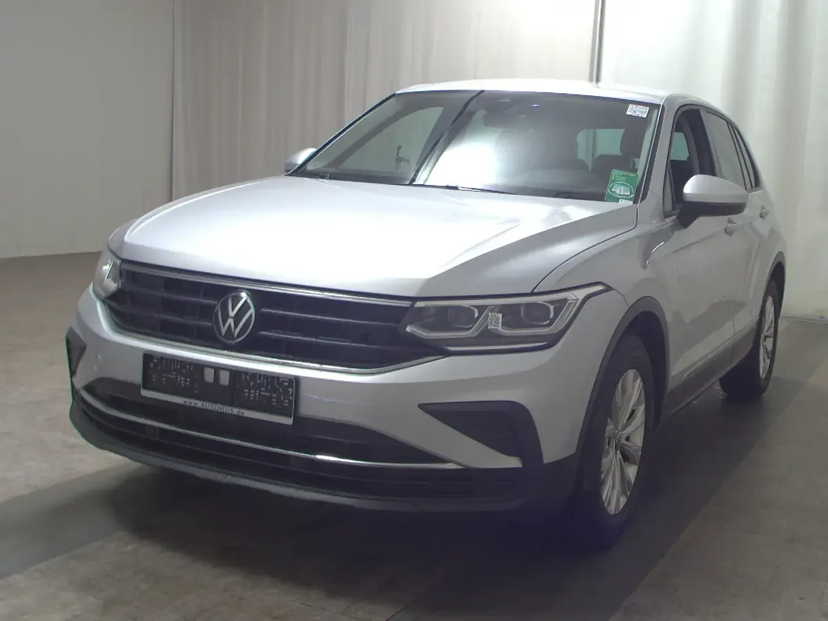 Gebraucht VW Tiguan 150 PS (110 kW) 2023 Silber SUV