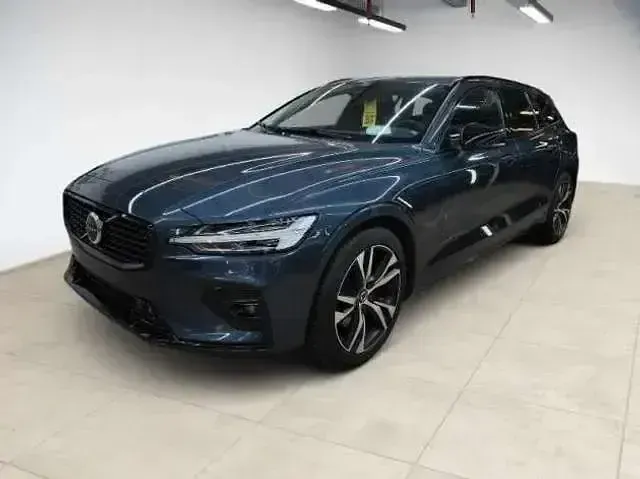 Gebraucht Volvo V60 Plus 197 PS (144 kW) 2024 Denim blue (metallic) Kombi