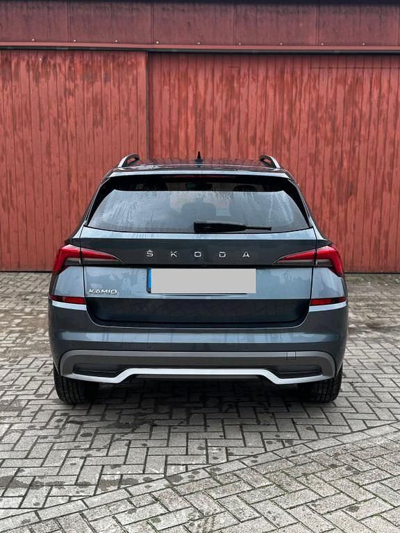 Grau Gebraucht 2021 Skoda Kamiq Clever SUV | 19.950 € (Fairer Preis) - Bild 1/4