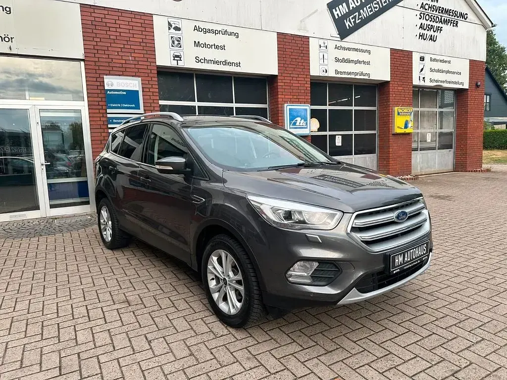 Gebraucht Ford Kuga Titanium 150 PS (110 kW) 2017 Grau SUV