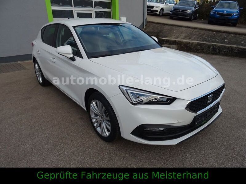 Weiß Gebraucht 2024 Seat Leon Style Limousine | 24.450 € (Guter Preis) - Bild 1/4
