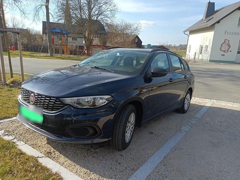 Usado Fiat Tipo 95 CV (69 kW) 2016 Azul Familiar