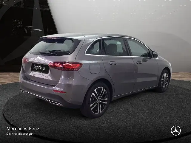 Gebraucht Mercedes B250e 218 PS (160 kW) 2024 Kleinwagen