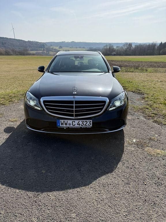 Gebraucht Mercedes C220 194 PS (142 kW) 2019 Schwarz Limousine