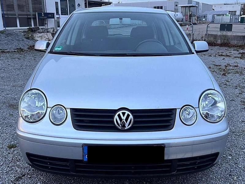 Reflexsilbermetallic Gebraucht 2002 VW Polo Limousine | 4.200 € (Etwas zu teuer) - Bild 1/4