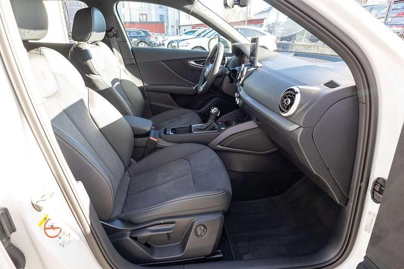 Gebraucht Audi SQ2 Ambiente 300 PS (220 kW) 2024 Gletscherweiß metallic SUV