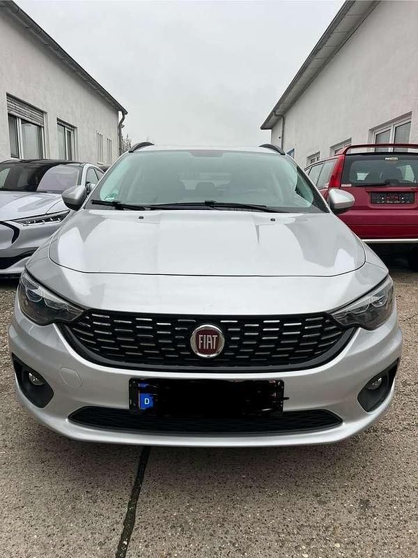 Grau Gebraucht 2016 Fiat Tipo Easy Kombi | 10.900 € (Fairer Preis) - Bild 1/4