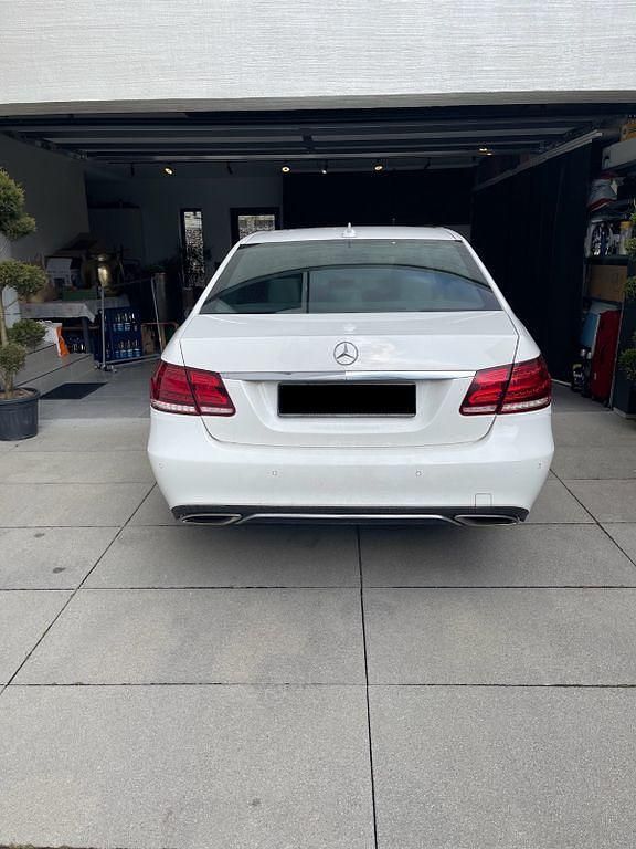 Weiß Gebraucht 2013 Mercedes E200 Avantgarde Limousine | 12.300 € (Superpreis) - Bild 1/4