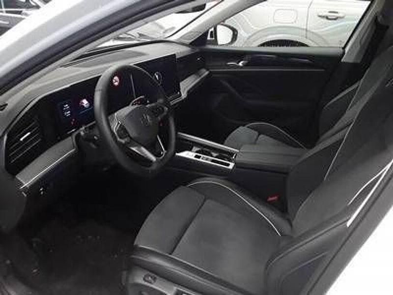 Gebraucht VW Passat Business 204 PS (150 kW) 2025 Weiß Kombi