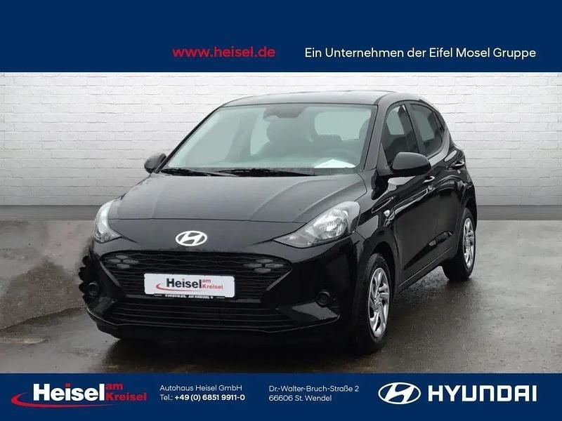 Gebraucht Hyundai i10 Select 62 PS (45 kW) 2024 Phantom black / met Kleinwagen