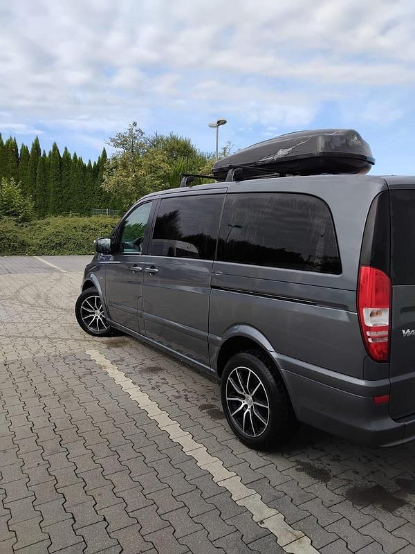 Grau Gebraucht 2011 Mercedes Viano Van / Kleinbus | 17.800 € (Etwas zu teuer) - Bild 1/4
