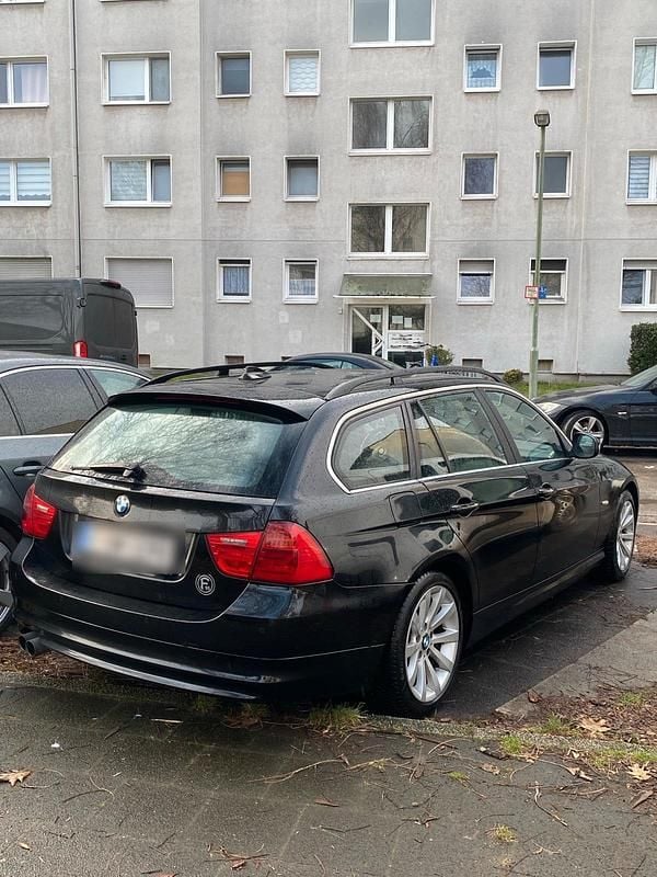 Gebraucht BMW 325 197 PS (144 kW) 2009 Schwarz Kombi