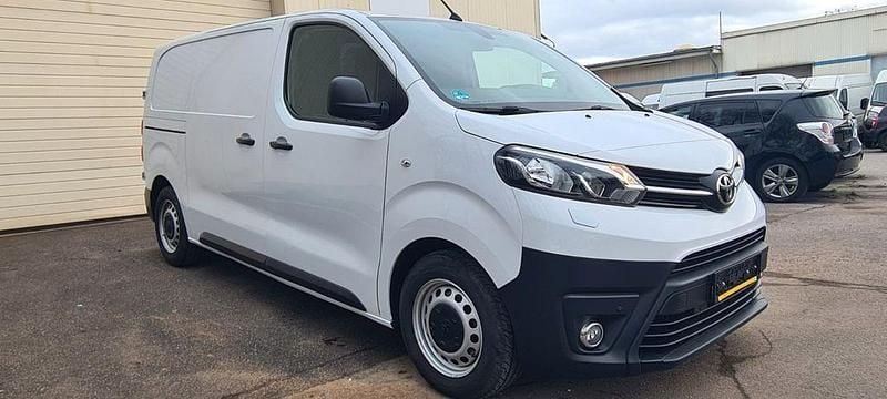 Gebraucht Toyota Proace 120 PS (88 kW) 2022 Weiß Van / Kleinbus
