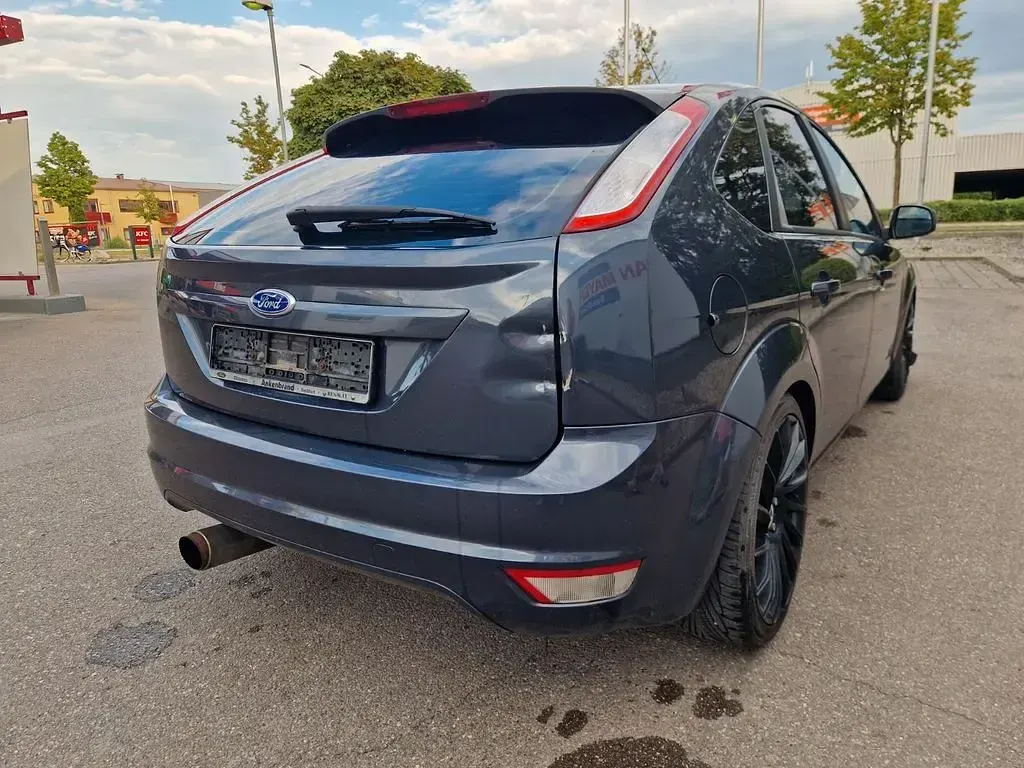 Gebraucht Ford Focus Style 101 PS (74 kW) 2010 Grau Limousine
