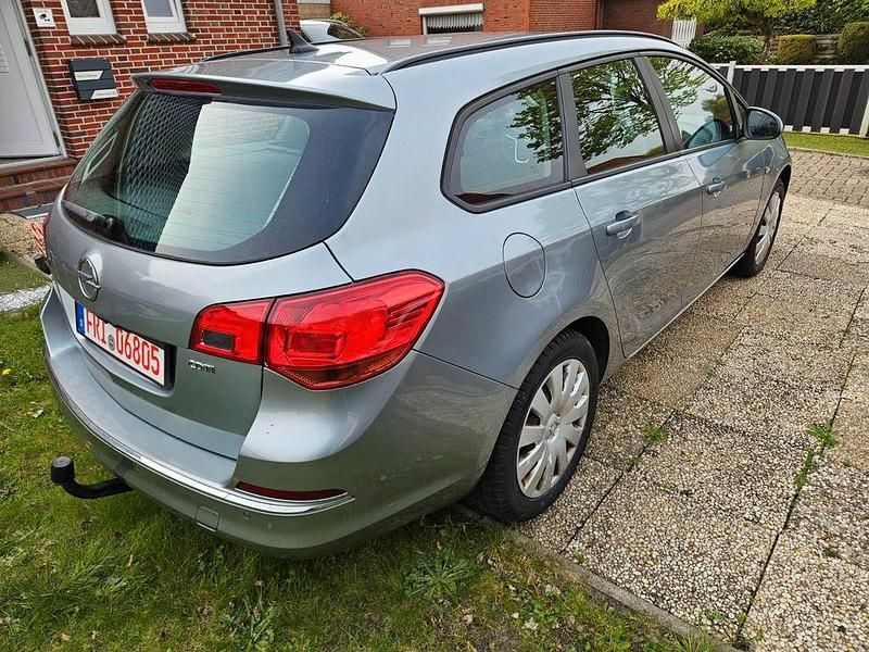 Używany Opel Astra Edition 165 KM (121 kW) 2013 Szary Kombi