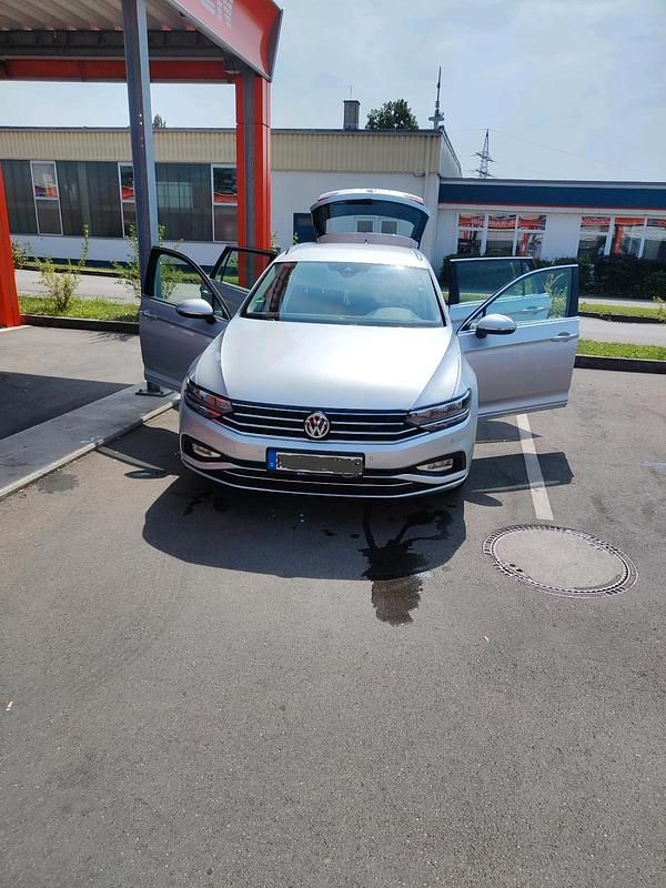 Silber Gebraucht 2019 VW Passat Kombi | 17.400 € (Fairer Preis) - Bild 1/4