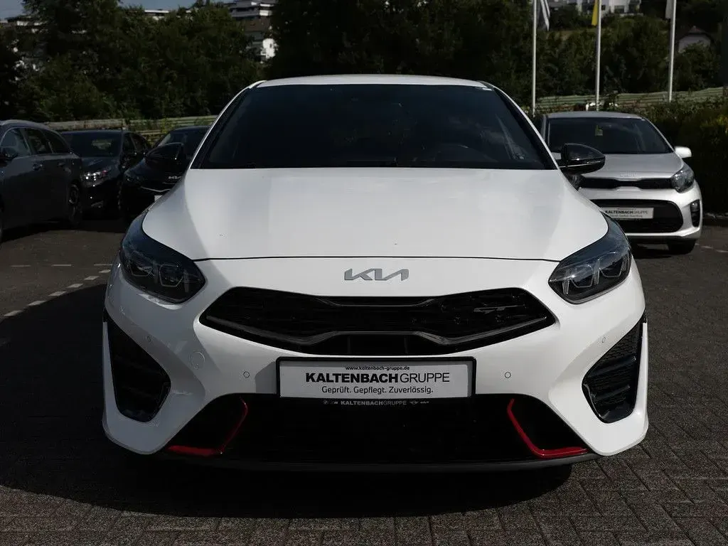Gebraucht Kia Ceed GT GT 204 PS (150 kW) 2023 Weiß Limousine