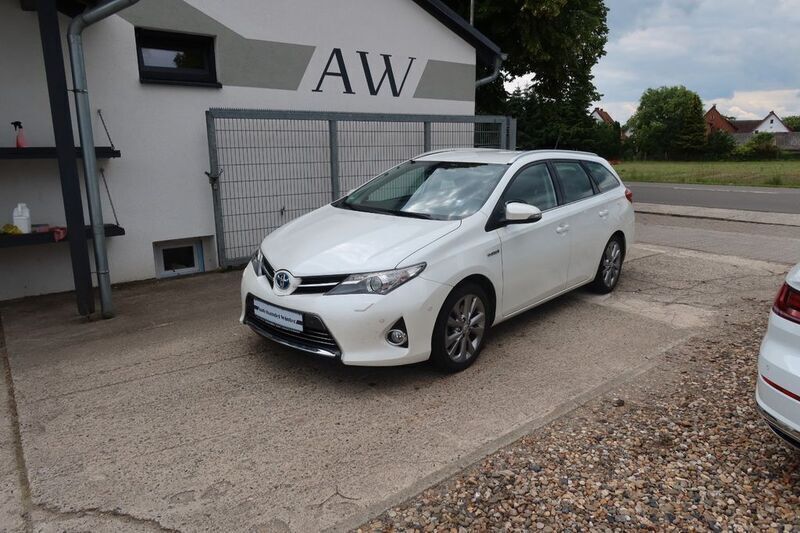 Weiß Gebraucht 2014 Toyota Auris Touring Sports Executive Kombi | 9.450 € (Superpreis) - Bild 1/4