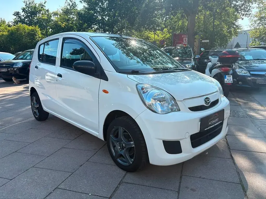 Gebraucht Daihatsu Cuore Plus 58 PS (42 kW) 2010 Weiß Kleinwagen