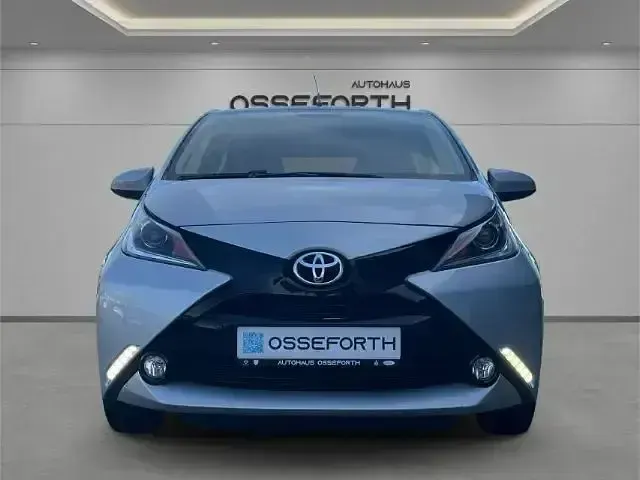 Gebraucht Toyota Aygo Play 69 PS (50 kW) 2018 Silber Kleinwagen