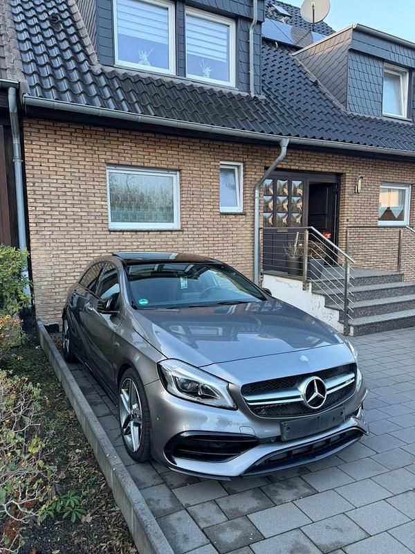 Grau Gebraucht 2015 Mercedes A45 AMG Limousine | 21.000 € (Fairer Preis) - Bild 1/4